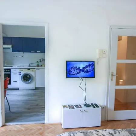 Central For 2 - Under The Castle Apartment
