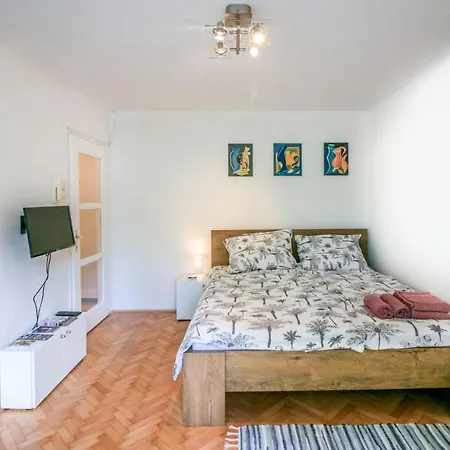 Central For 2 - Under The Castle Apartment
